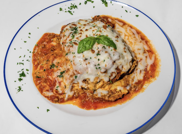 Angelo’s of Mulberry Street signature dishes Fettucine Alfredo
Chicken Parmigiana
Rigatoni Vodka